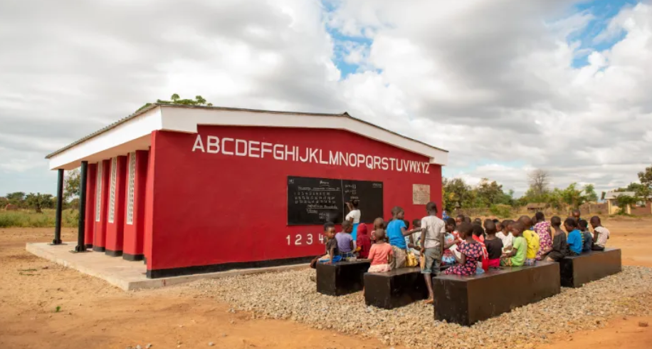 Cette école imprimée en 3D au Malawi est construite par 14Trees, une coentreprise avec Holcim et CDC, la branche britannique du financement du développement, pour accélérer la fourniture de logements et d'écoles abordables en Afrique.