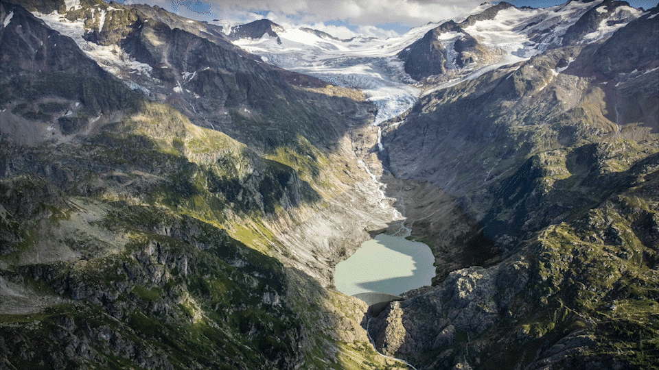 Le projet Trift et l’agrandissement du lac de Grimsel ont été ajoutés à la liste des 15 projets hydrauliques vitaux pour la sécurité d’approvisionnement hivernale devant être mis en œuvre dans les plus brefs délais. Simulation du lac de rétention en contr