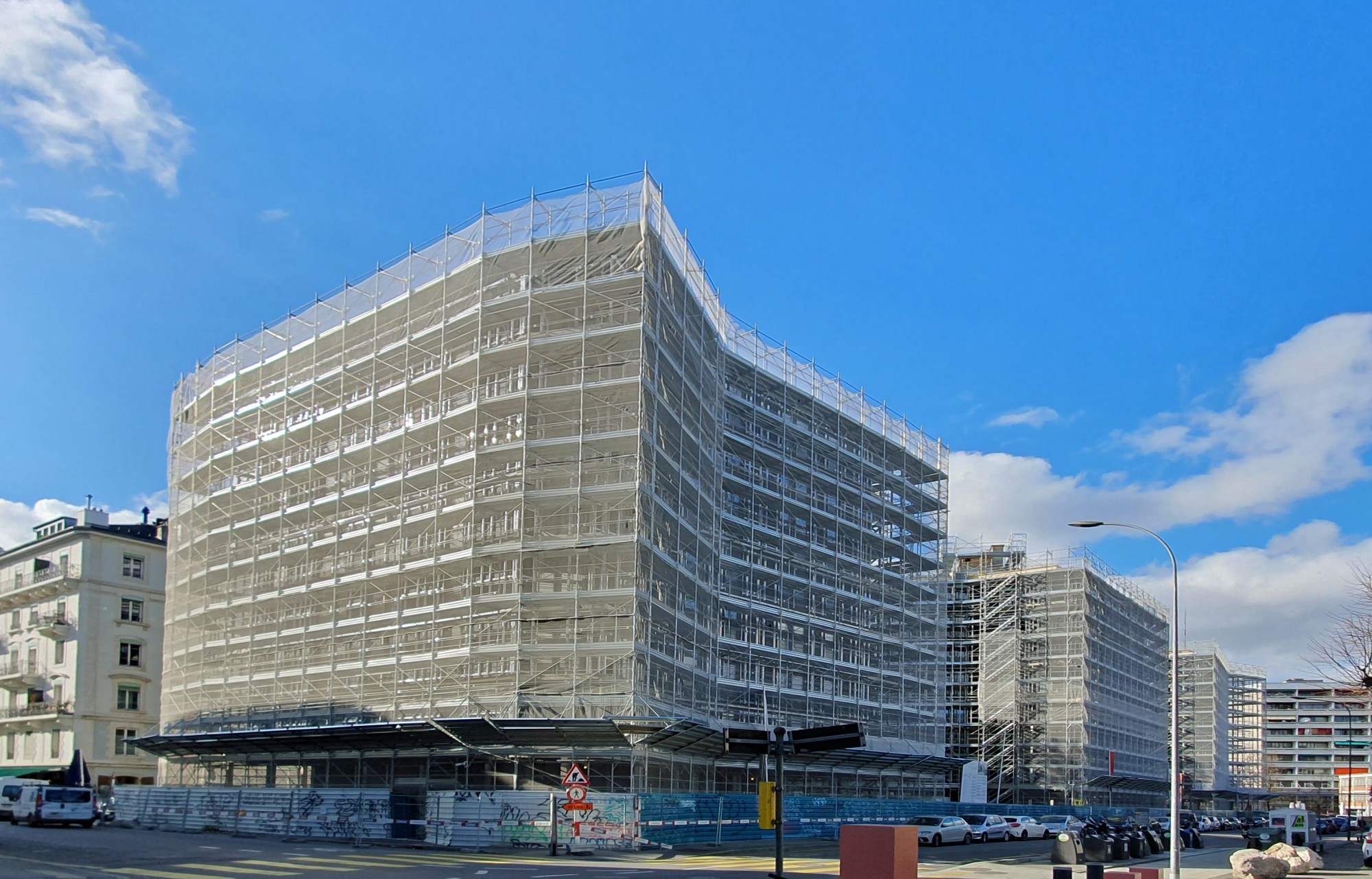 Trio de bâtiments pour logements et activités commerciales à la rue des Maraîchers, à Genève