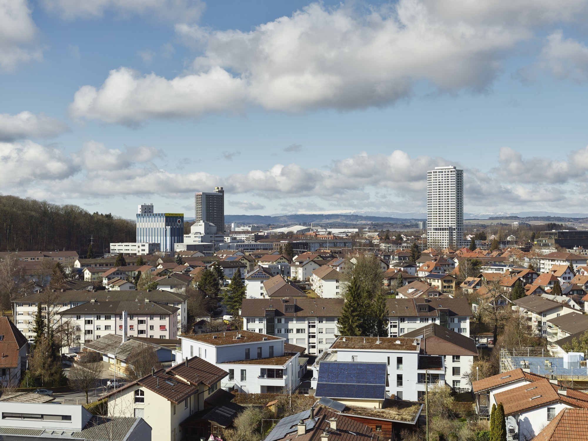Le développement urbanistique d'Ostermünden est sur la bonne voie avec la construction de la Bäre Tower (sur la droite).