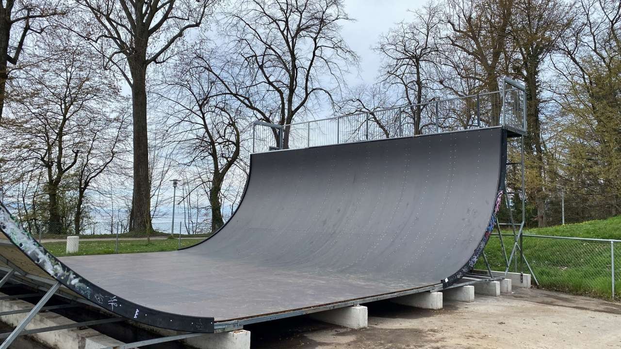La rampe de half pipe du complexe sportif en plein air lausannois de Fair-Play de Vidy a été rénovée. Les adeptes du skateboard pourront désormais s'adonner à de meilleures performances grâce à l'augmentation de la largeur de l'installation.