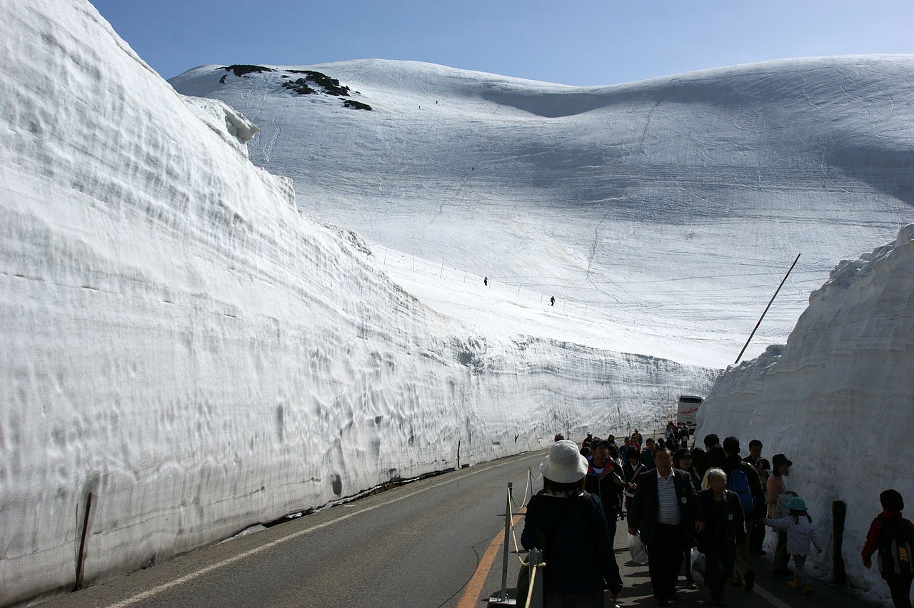 La grande vallée des neiges du Japon ouvre ses portes au public.