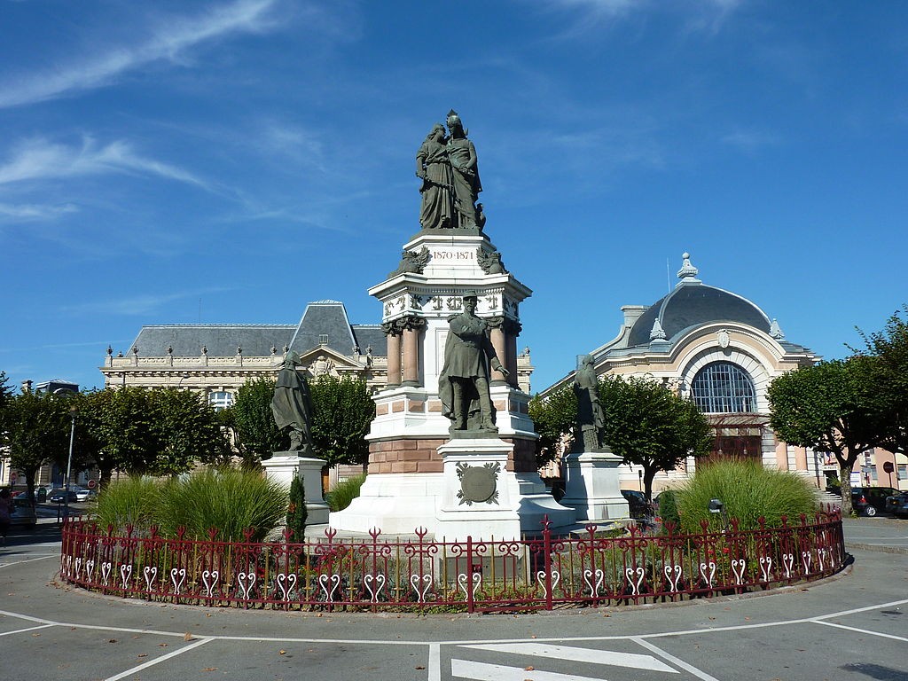 Le Monument des Trois Sièges de Belfort est un mémorial de 1913, de l'histoire du Territoire de Belfort et de l'histoire de France créé par le sculpteur alsacien Auguste Bartholdi (1834-1904).