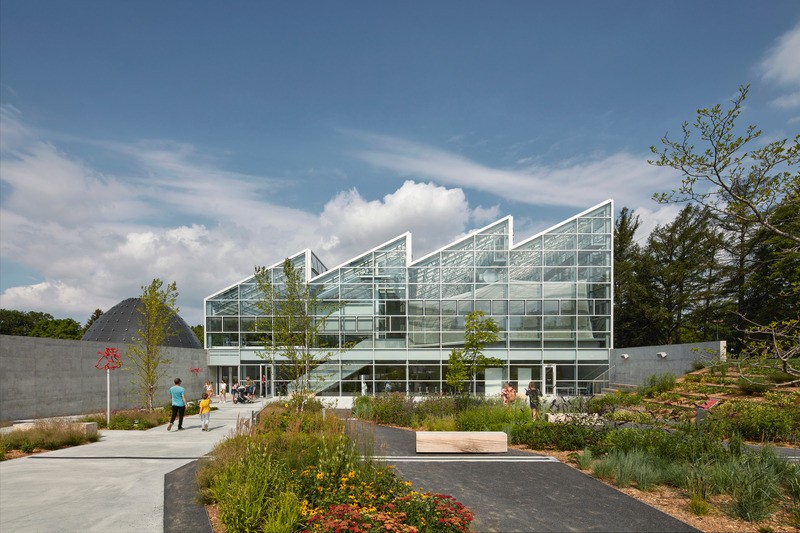 L'insectarium de Montréal a été métamorphosé . Vue sur la façade principale et le Jardin des pollinisateurs