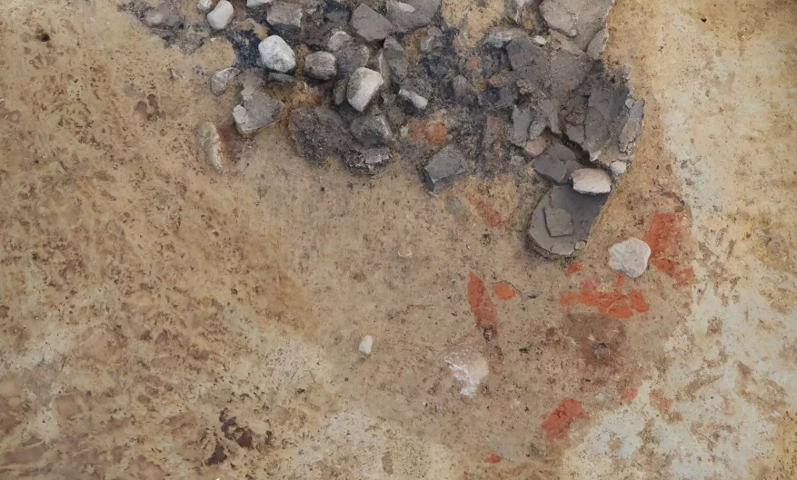 Des fragments de céramique de l'âge du bronze (2200 à 800 av. J.-C.) ont été récemment découverts à Delley (FR)