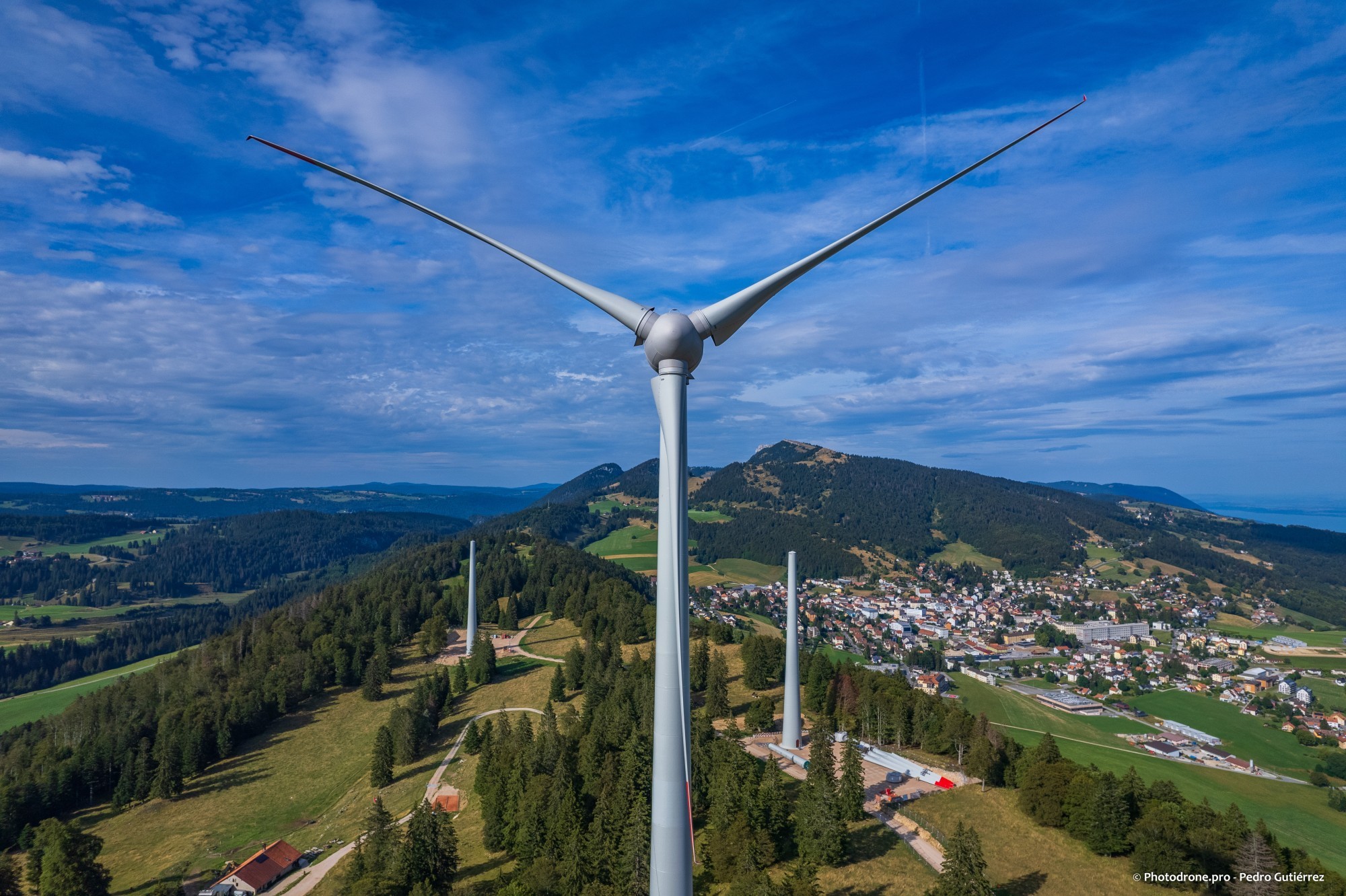 Première éolienne_Sainte_Croix1