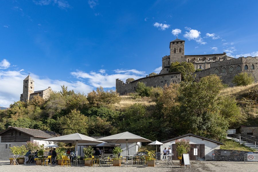 Le canton du Valais et la ville de Sion ont inauguré la Buvette « L’Entre2 » et le « Café de Valère» au pied de la Basilique de Valère.