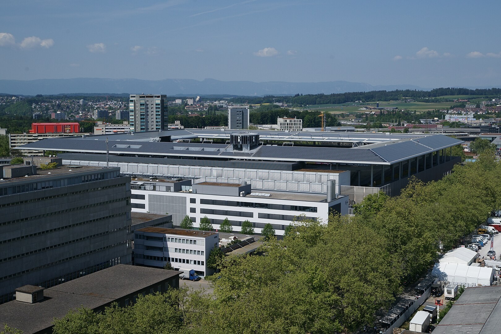 Des améliorations sont requises autour du stade du Wankdorf à Berne pour optimiser l'aménagement et la protection contre le vent.