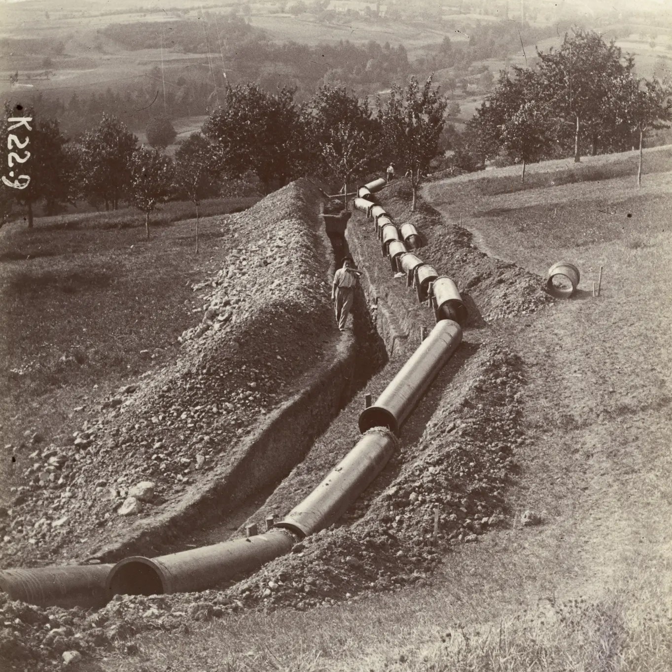 Frédéric Rochat-Mercier, canalisation vers Lutry pendant le chantier d'adduction des eaux dans le Pays-d’Enhaut, photographie, vers 1900, coll. Musée Historique Lausanne.