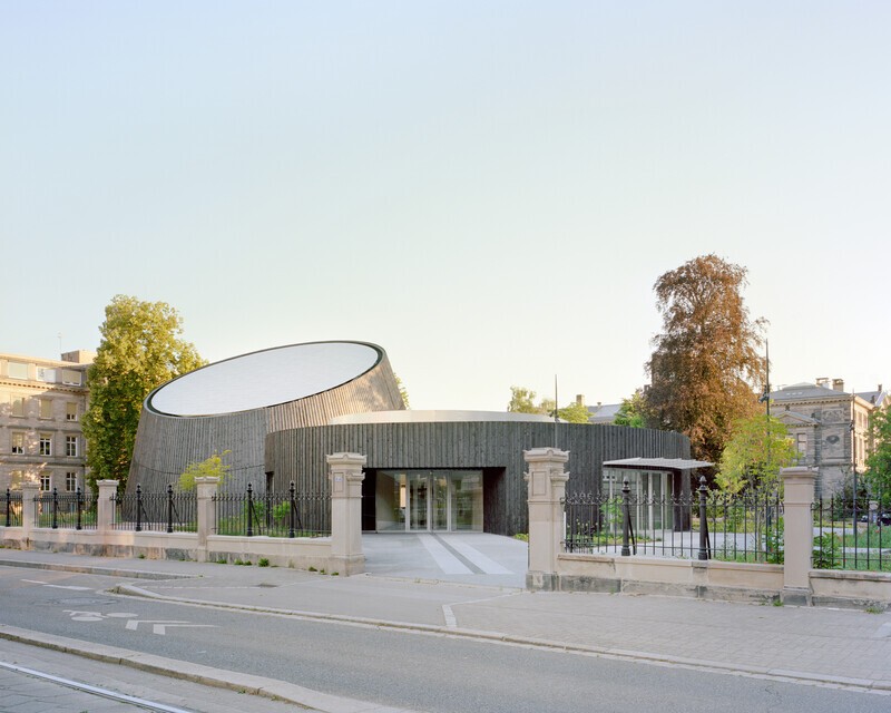Le planétarium du Jardin des sciences de Strasbourg est une œuvre originale qui crée un lien entre le ciel et la terre, l’ombre et la lumière, l’astronomie et l’esthétique.