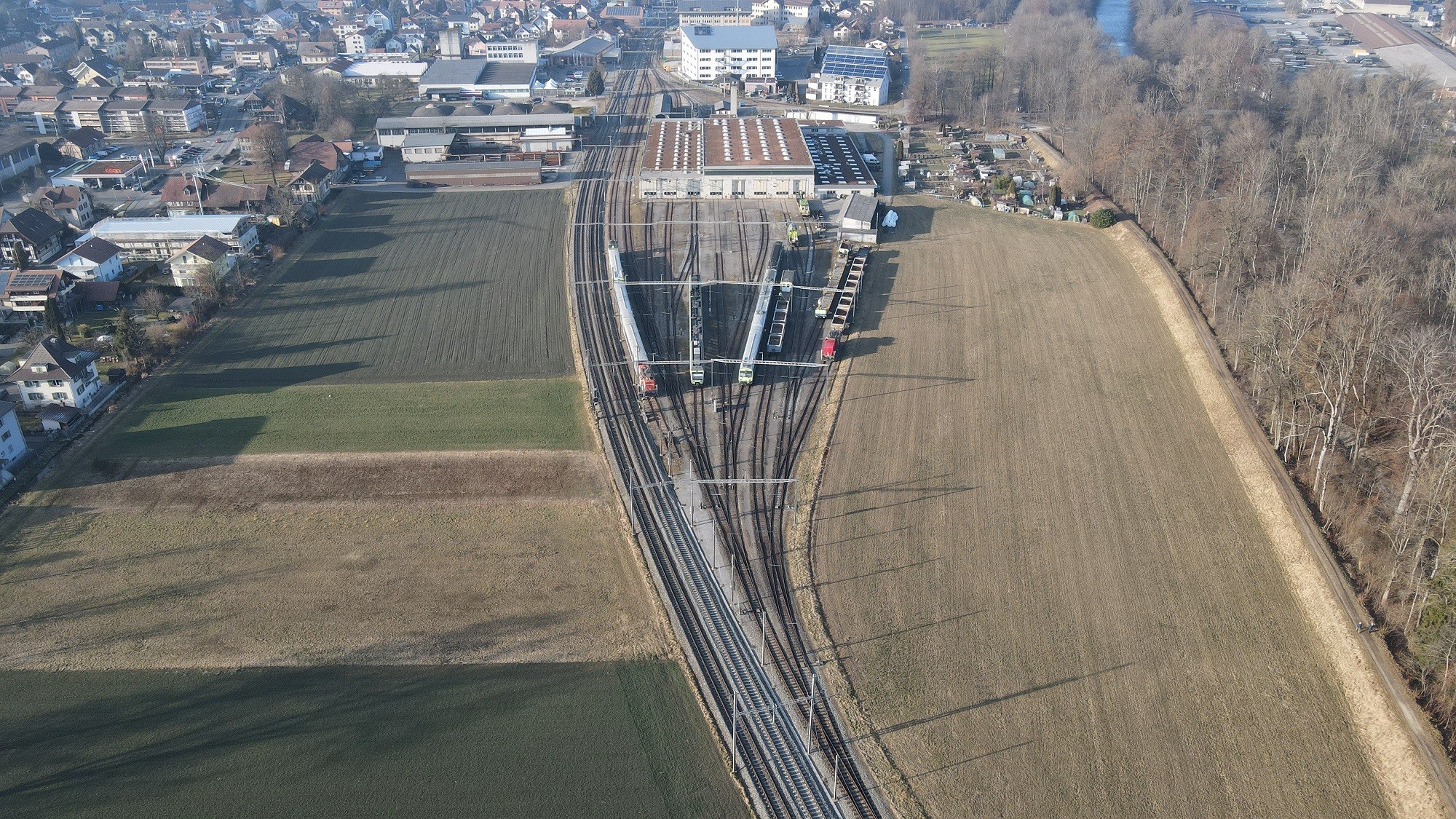 Le début des travaux à Oberburg (BE) est prévu pour 2026. Selon les premières estimations, les coûts de la transformation et de la construction des ateliers d'Oberburg s'élèvent à environ 200 millions de francs.