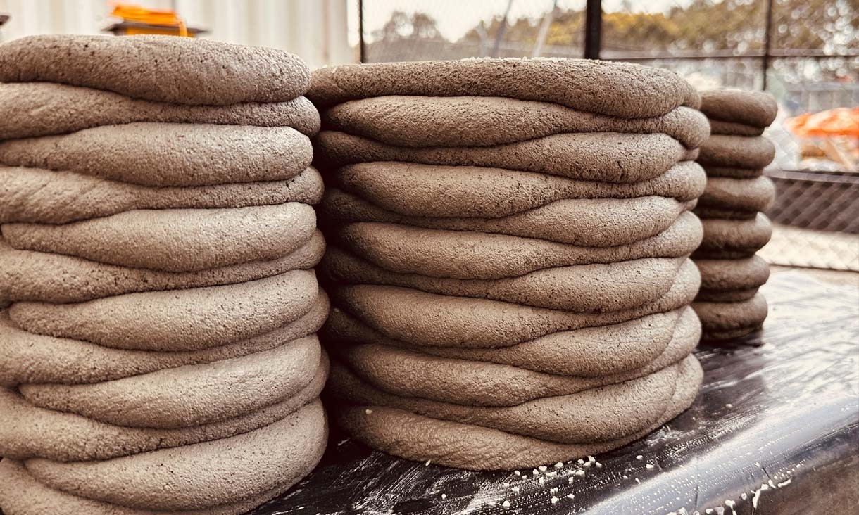 Selon les ingénieurs australiens, l'oxyde de graphène dans le béton a le potentiel de créer des bâtiments «intelligents» dans lesquels les murs peuvent agir comme des capteurs et détecter et surveiller les petites fissures.