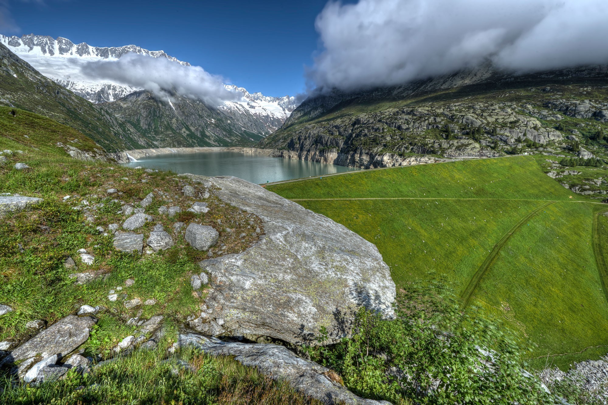 La centrale électrique Göschenen AG lance un avant-projet afin d'examiner en détail les aspects techniques, écologiques, juridiques, politiques et économiques d'un rehaussement du barrage de 15 m.