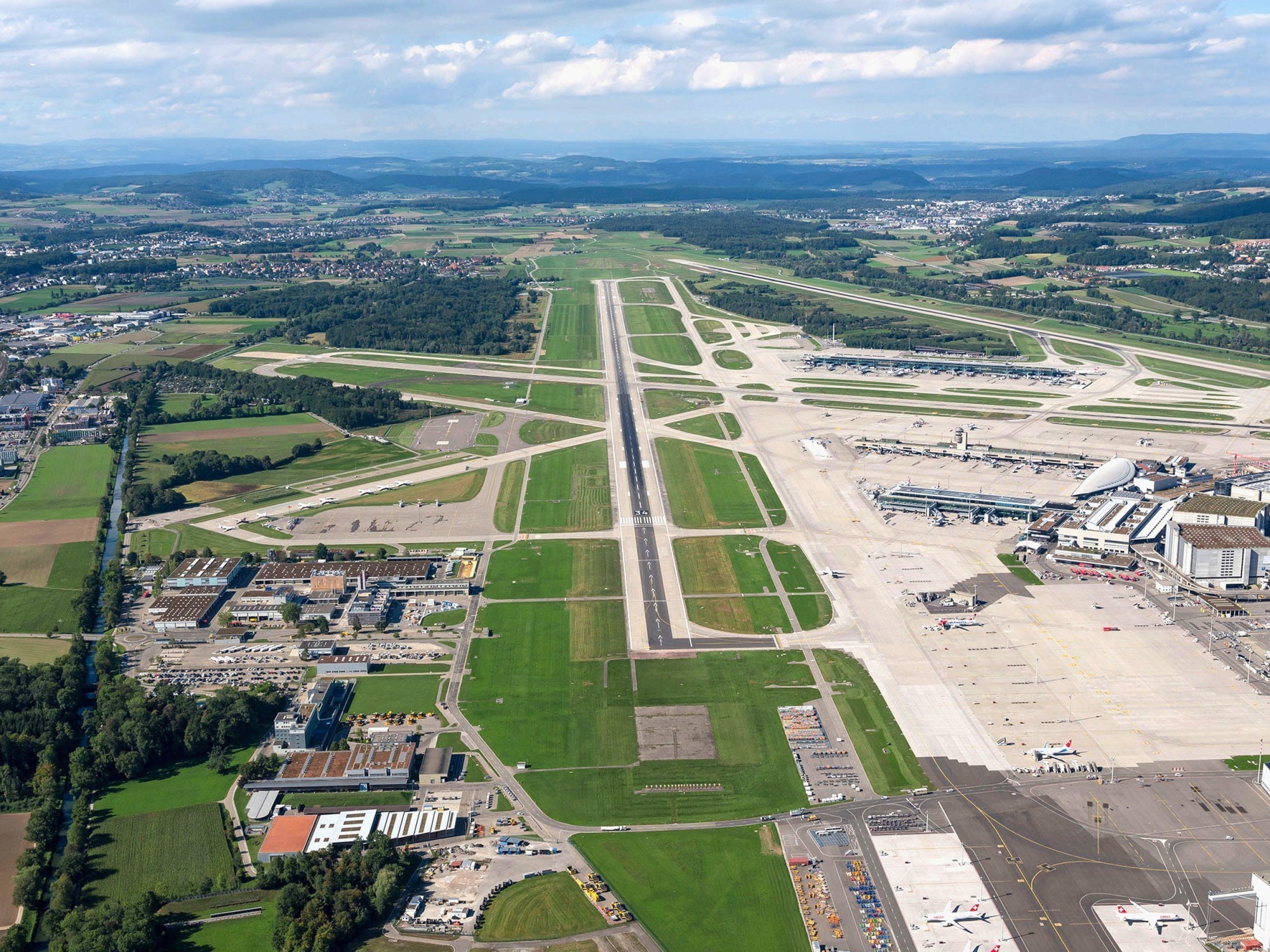 L'aéroport de Zurich désire prolonger la piste 28 de 400 m et 32 de 280 m.