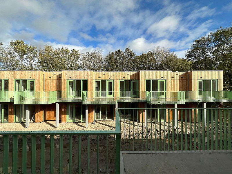 Les architectes néerlandais du groupe Concrete et ceux de la société Moos ont développé des maisons durables aux Pays-Bas pour répondre à la crise du logement actuelle.