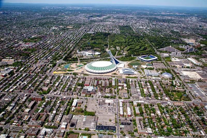 Le projet de renouvellement du toit du Stade olympique de Montréal se compose de trois étapes principales : l’enlèvement du toit existant, le démontage et le remplacement de l’anneau technique, et la mise en place de la nouvelle toiture.