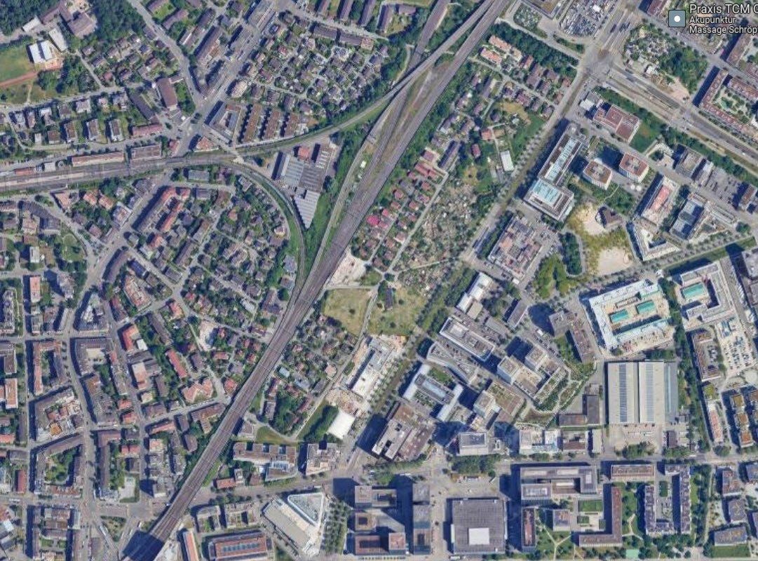 Vue sur le site tout en longueur de la Thurgauerstrasse à Zurich Seebach, qui couvre environ 65 000 m2.