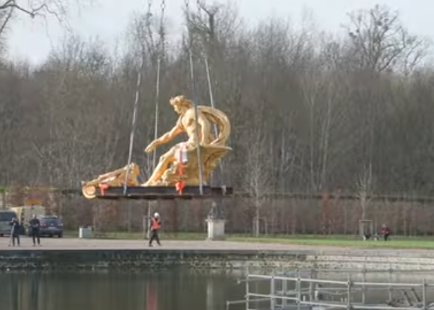 Le char d’Apollon est de retour dans les jardins du Château de Versailles.