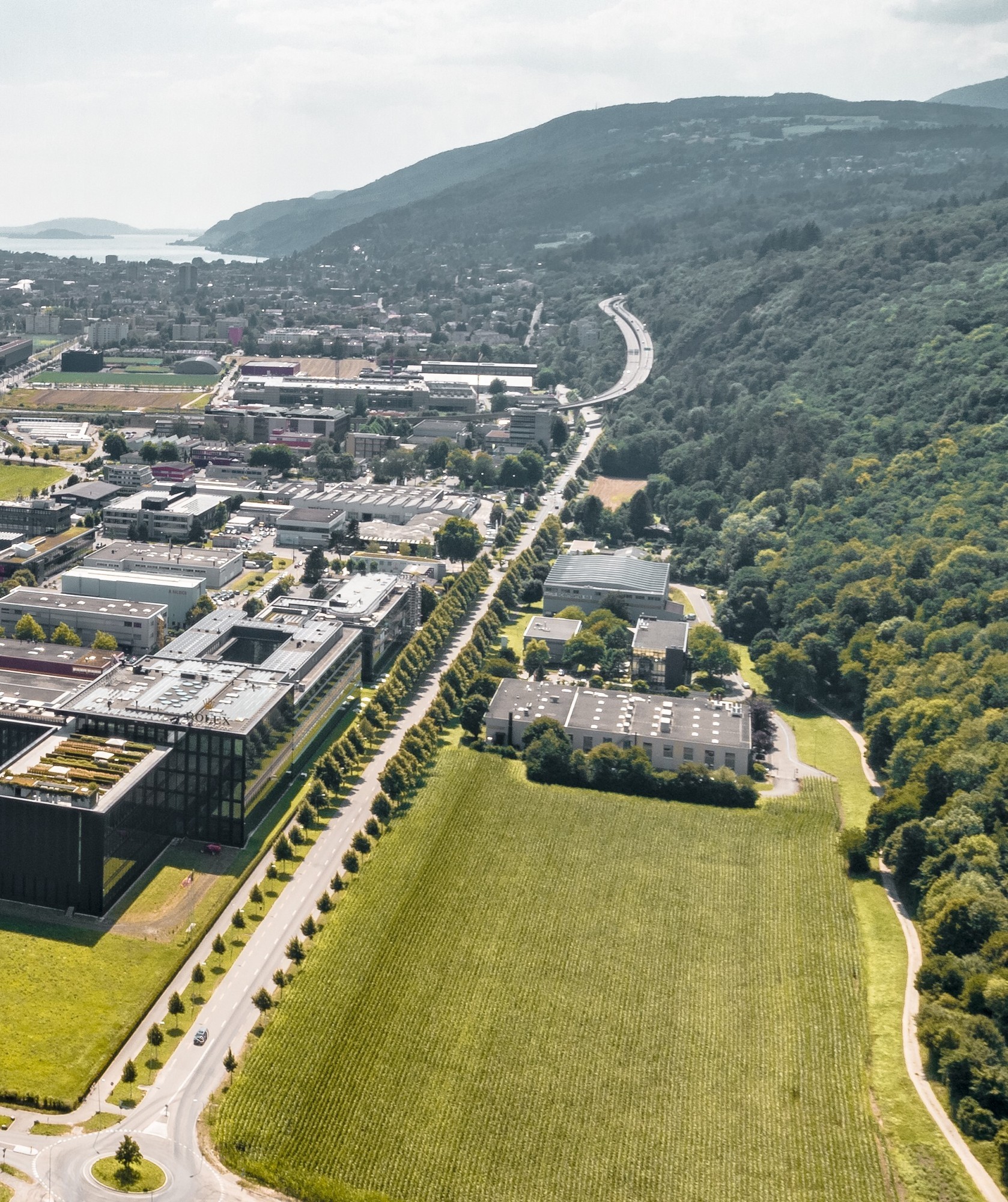 Harting SA a décidé de renforcer sa présence à Bienne tout en préservant les intérêts de la commune. Pour y parvenir, la Ville mettra à sa disposition un terrain à bâtir de 2451 m² situé aux Champs-de-Boujean.