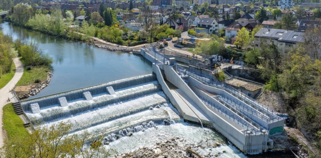 La petite centrale hydroélectrique de Neuewelt, équipée de sa nouvelle échelle à poissons, a été mise en service il y a un mois.