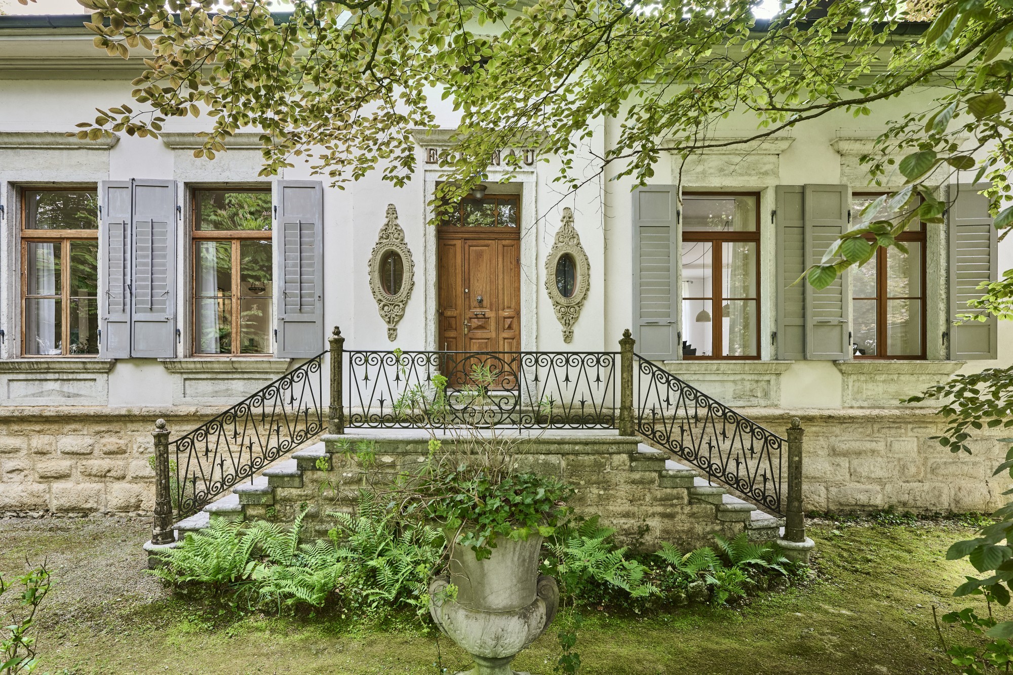 Erigée en 1862, cette demeure de maître allie histoire, architecture et art de vivre.