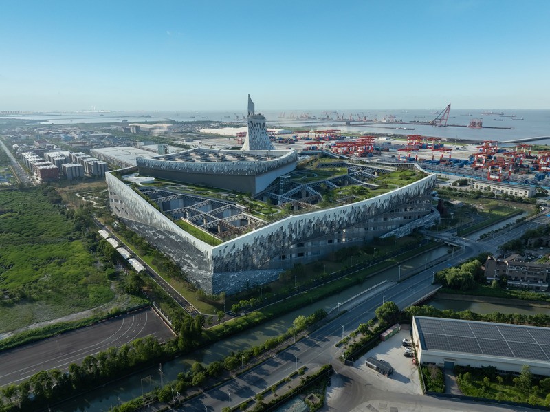 Vue aérienne du Centre de valorisation énergétique de Baoshan, où un parc de 4 ha couronne une installation de valorisation des déchets ultramoderne.