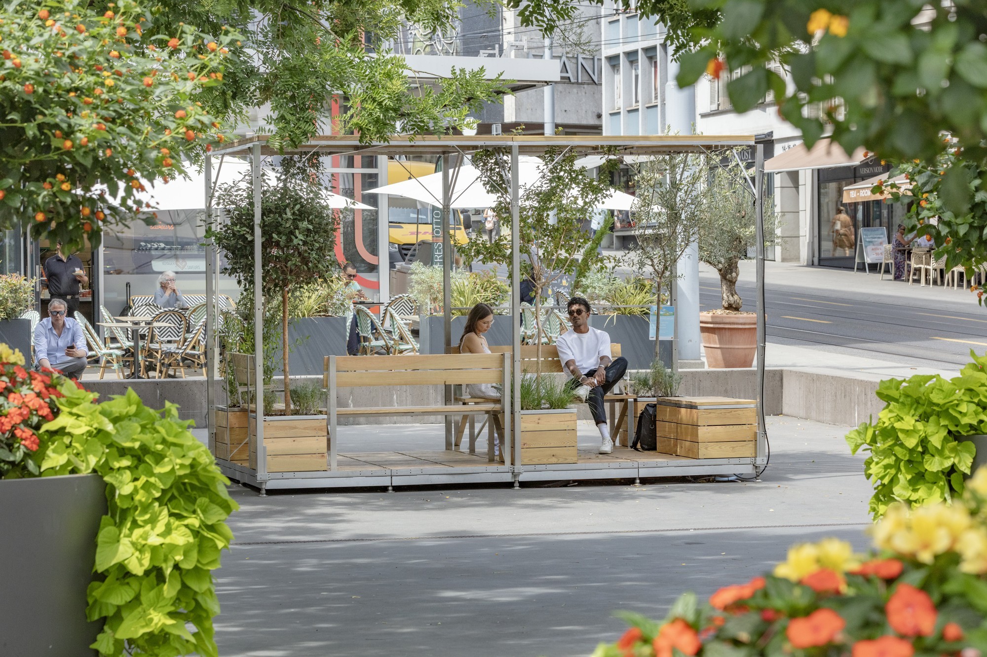 Les micro-oasis genevois sont des espaces urbains aménagés pour offrir des haltes de fraîcheur en période de forte chaleur.