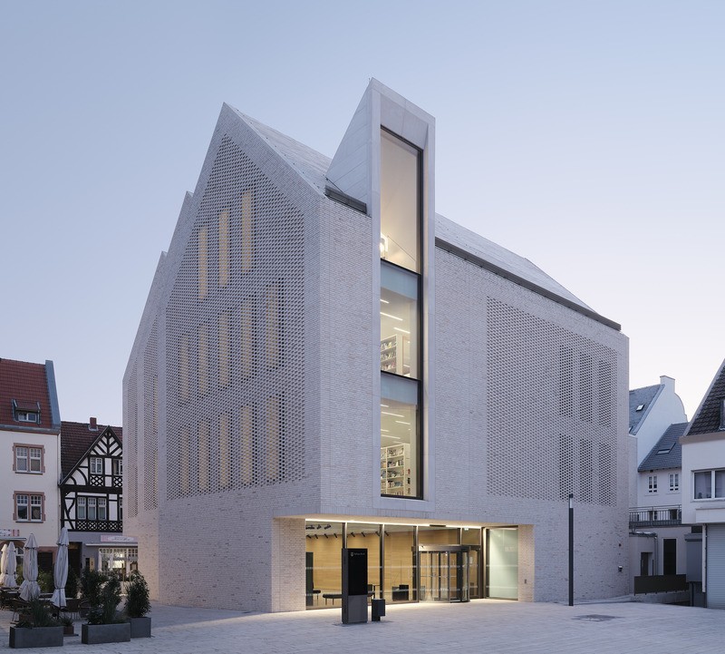 L'entrée depuis le Janshof de la nouvelle bibliothèque de Brühl.