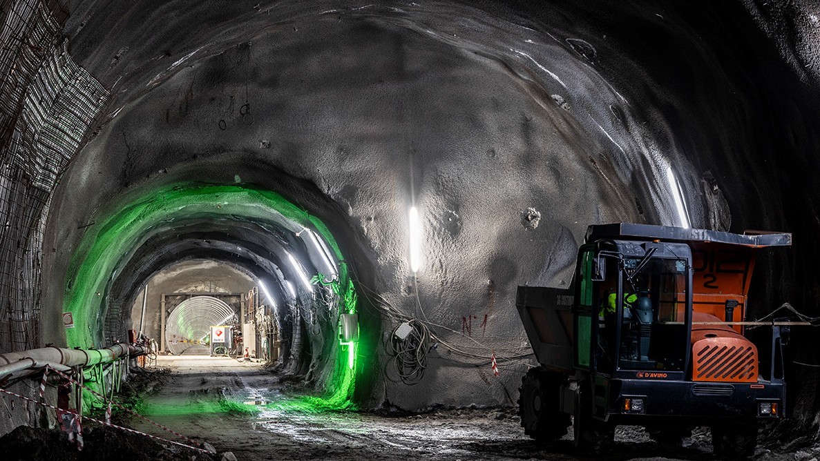 Exploration du tunnel et travaux actuellement en cours.