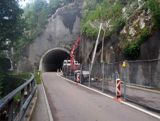 Des travaux de sécurisation des falaises surplombant la H10 au portail aval du tunnel de la Roche-Percée, à Saint-Sulpice (NE) débuteront prochainement .