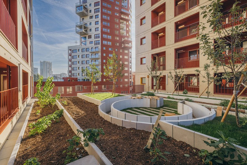 START propose douze terrasses communes distinctes, réparties sur plusieurs niveaux.