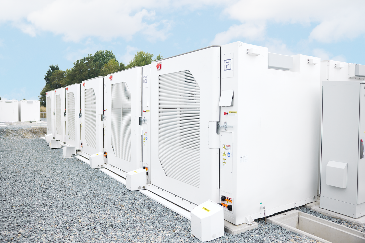 Zelestra et BKW ont conclu un accord de tolling pour créer un système de stockage par batterie de 2 GWh en Italie. BKW pourra exploiter une partie de cette capacité pour améliorer la flexibilité du réseau, sans en être propriétaire.