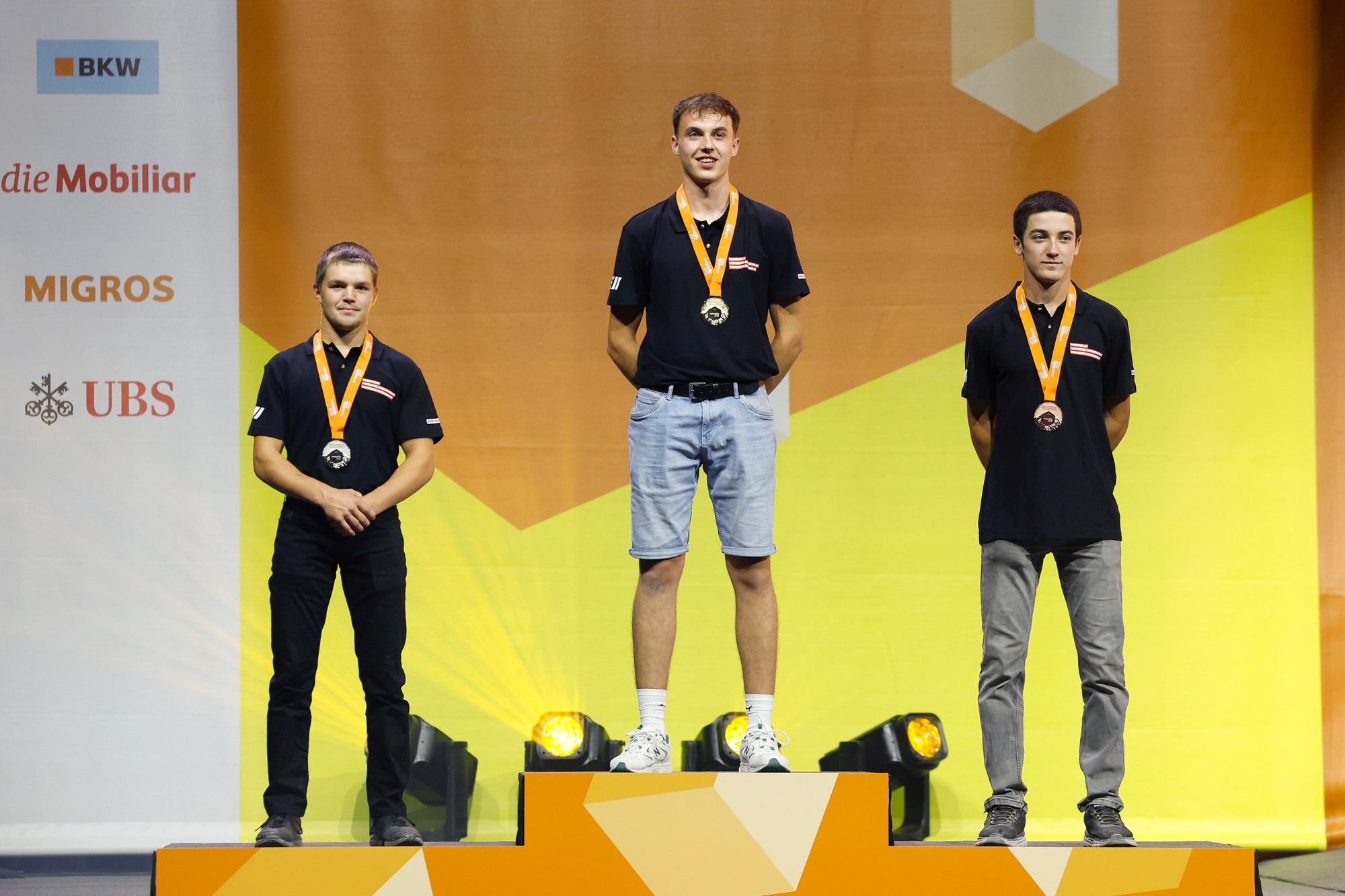 Markus Strahm, Robin Hollenstein et Isacco Del Siro se réjouissent de leur victoire.