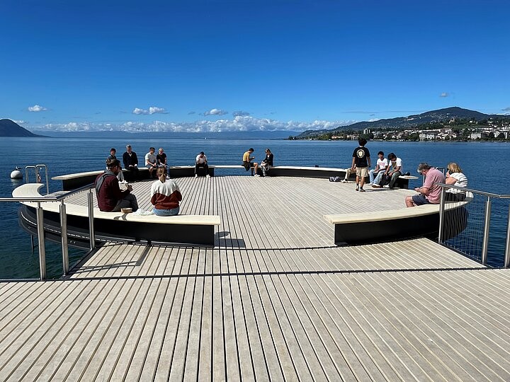 Les travaux de réfection du ponton de Montreux ont consisté en une restauration complète de la plateforme, comprenant les parties métalliques, ainsi que les lattes de bois qui forment le deck.