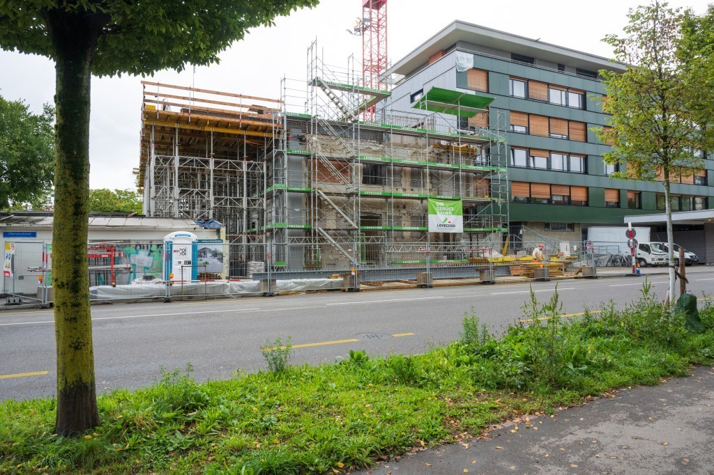 Le bâtiment administratif situé à l'Oberwilerstrasse 131 sera surélevé de trois étages en bois.