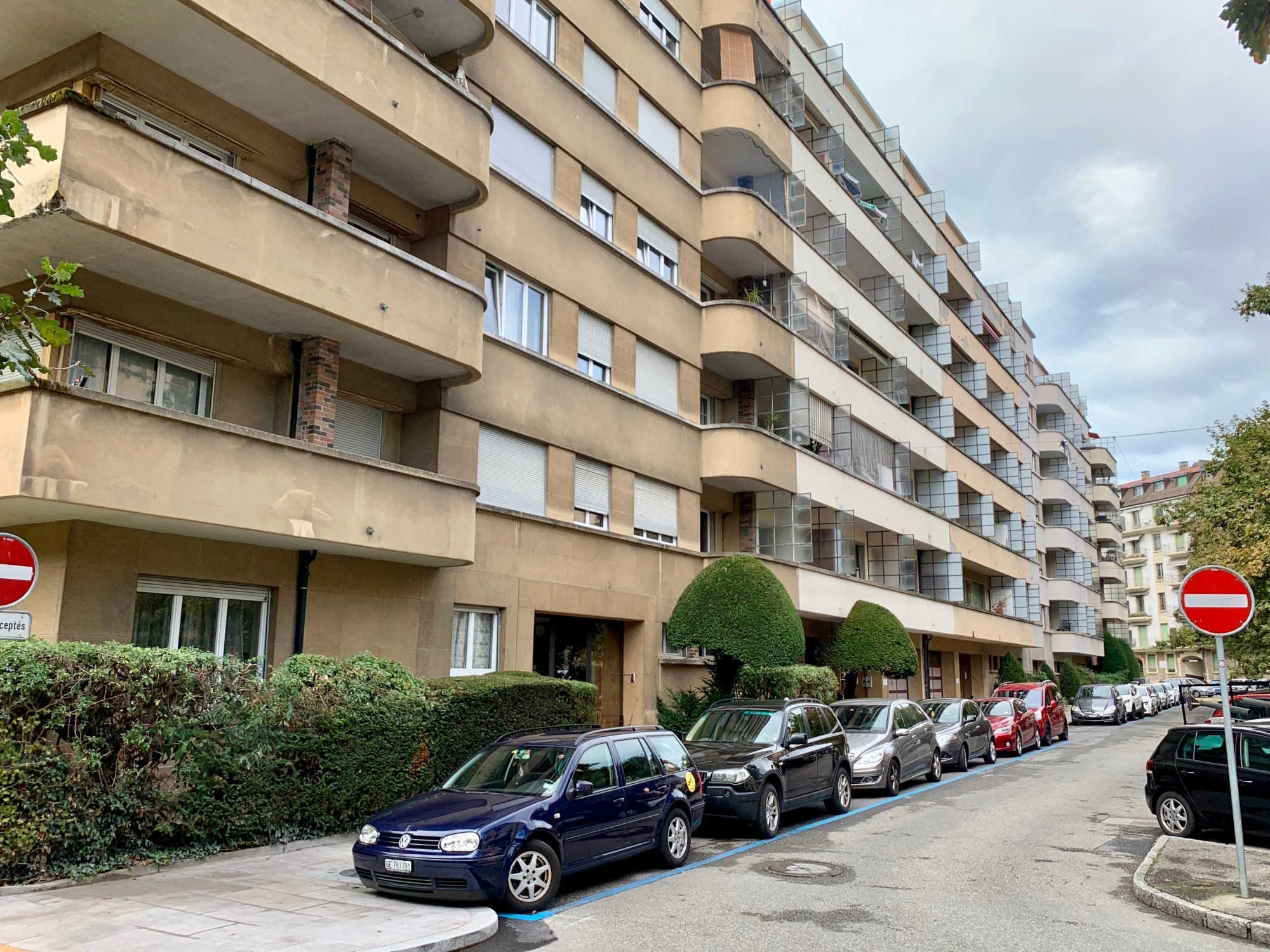 Patrimoine suisse Genève a demandé l’inscription à l’inventaire de l’ensemble d’immeubles Liotard-Parc, rue Faller 3-11 à Genève, qui se justifie largement par ses qualités architecturales.