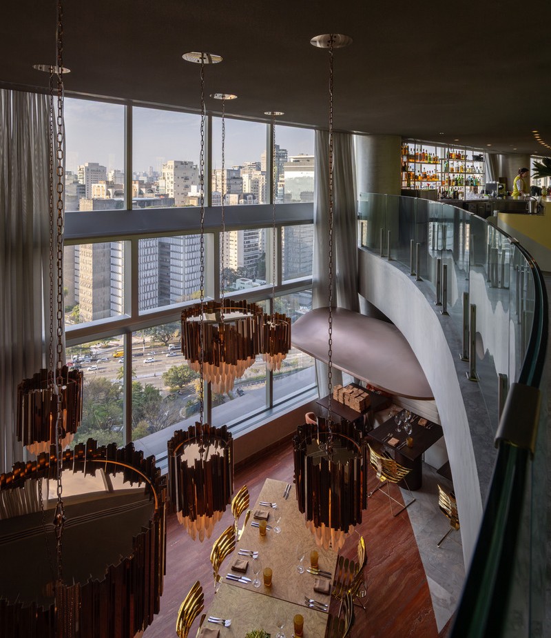 Le W São Paulo incarne un style de vie contemporain et luxueux en réunissant résidences et hôtel dans une tour emblématique.