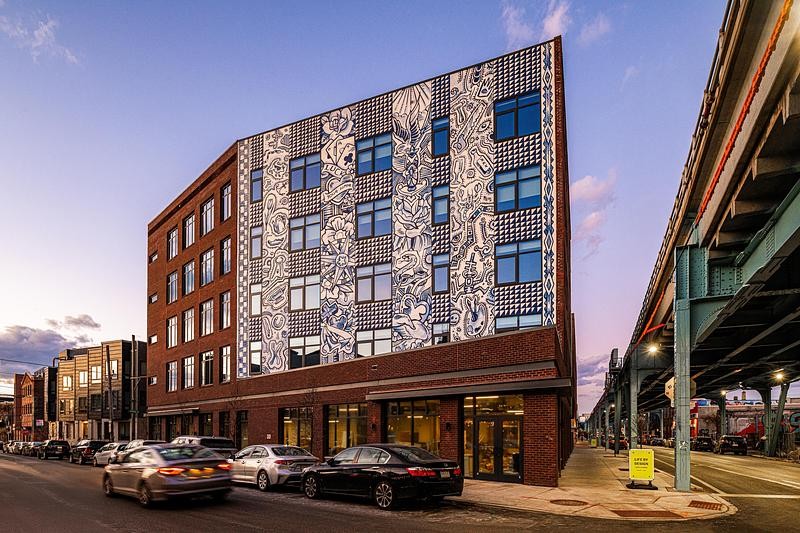 La façade en brique d’Urby Fishtown à Philadelphie, signée Concrete Amsterdam, conjugue mémoire industrielle et modernité.