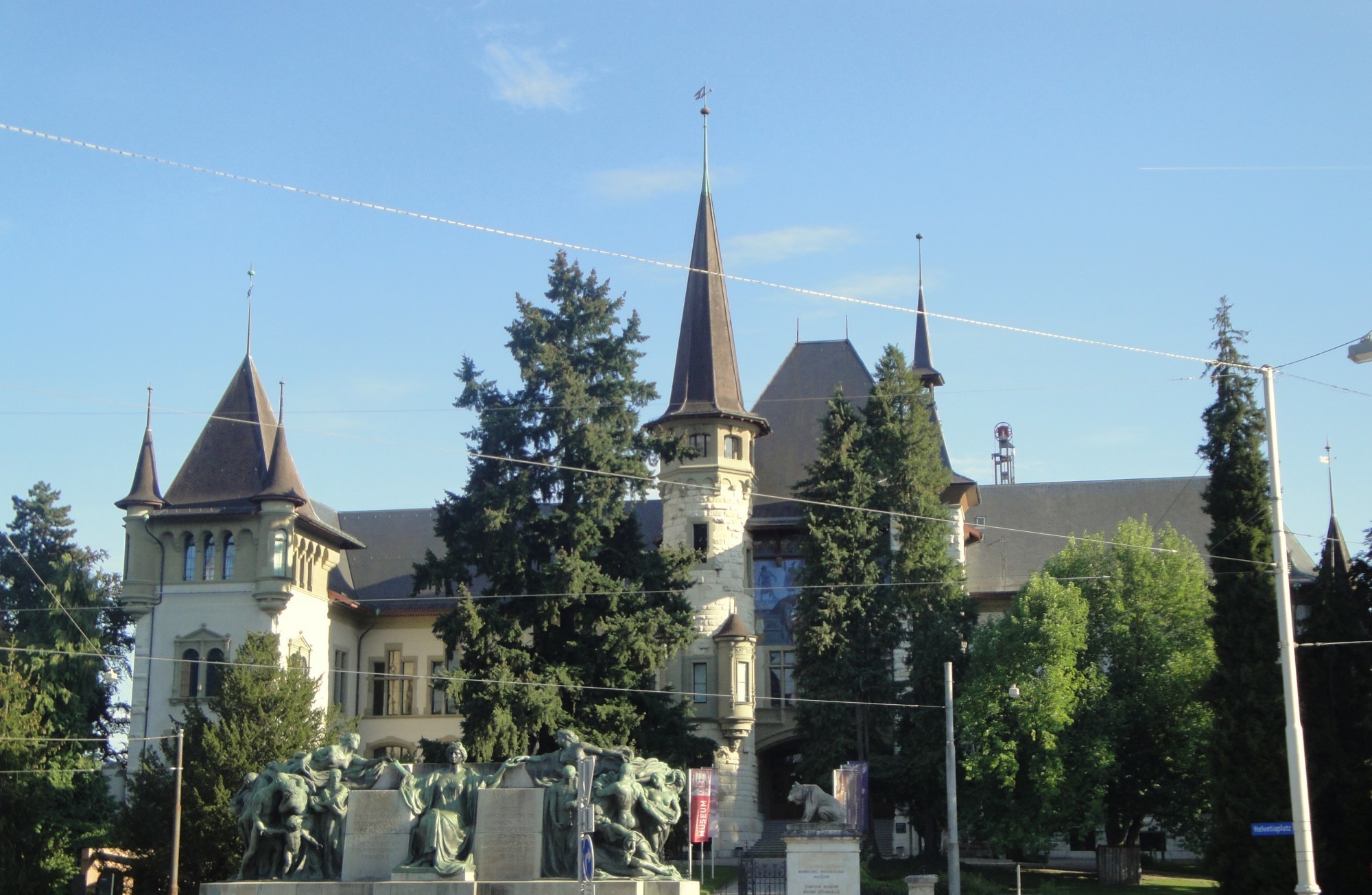 D’après les informations disponibles, les travaux de rénovation devraient commencer en 2027.