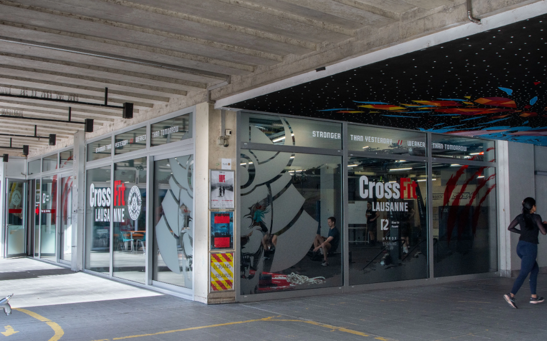 Les nouveaux aménagements sportifs réalisés dans l’ancien Mövenpick mettent en valeur un rez-de-chaussée réaménagé pour les entraînements fonctionnels.