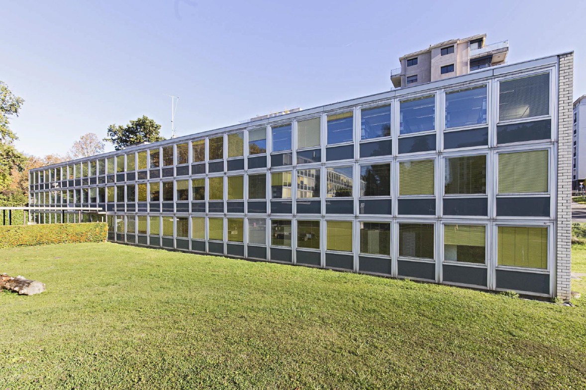 La façade en mur-rideau du bâtiment D, datant de 2021.