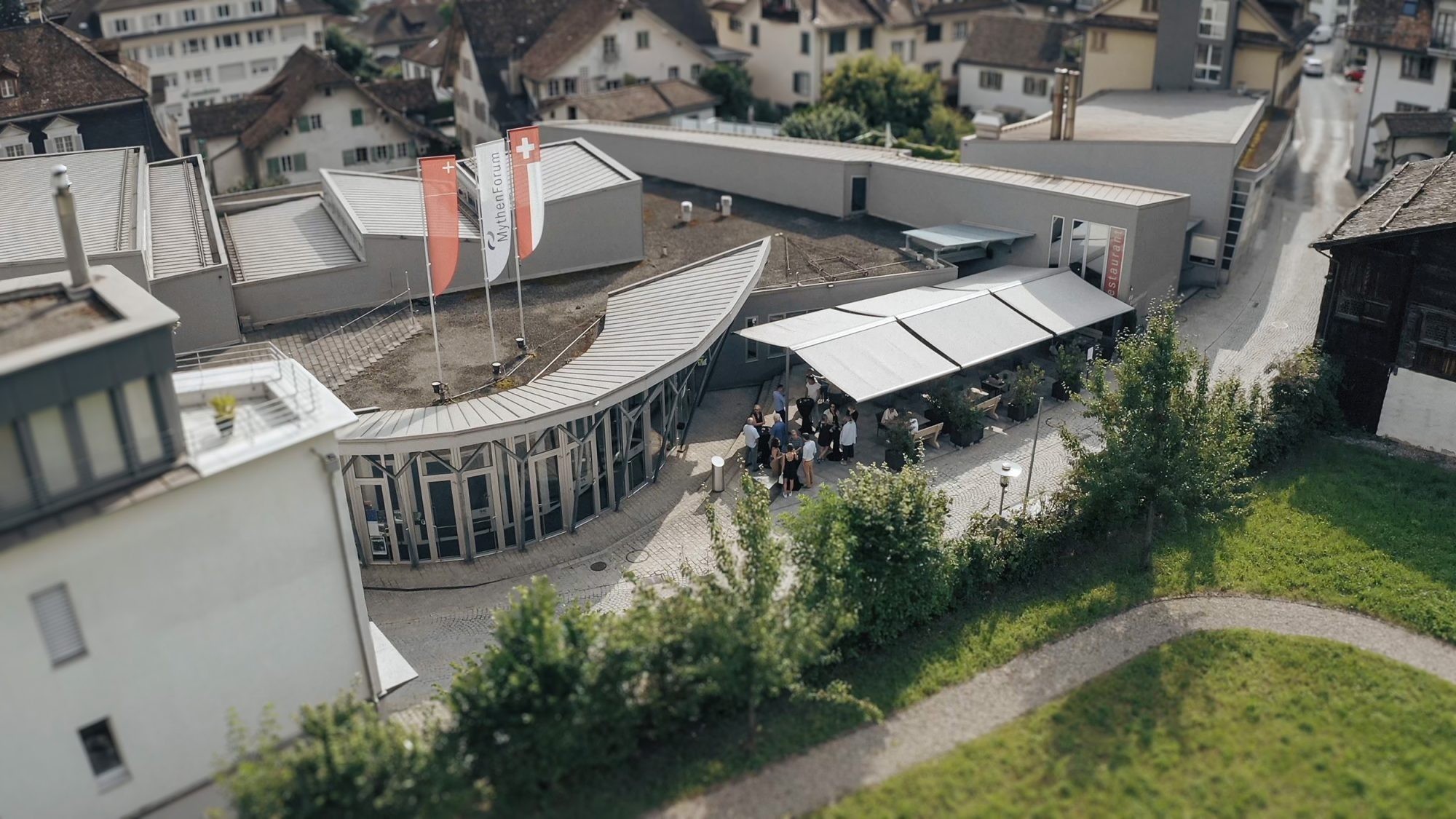 Trente ans après son ouverture, le Mythenforum de Schwyz doit être rénové et agrandi. La grande salle de concert met en évidence que la rénovation seule n’était pas une option viable.