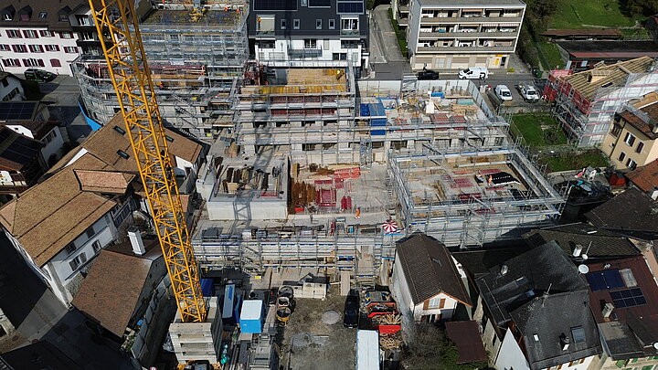 Le centre du village en pleine mue intergénérationnelle.