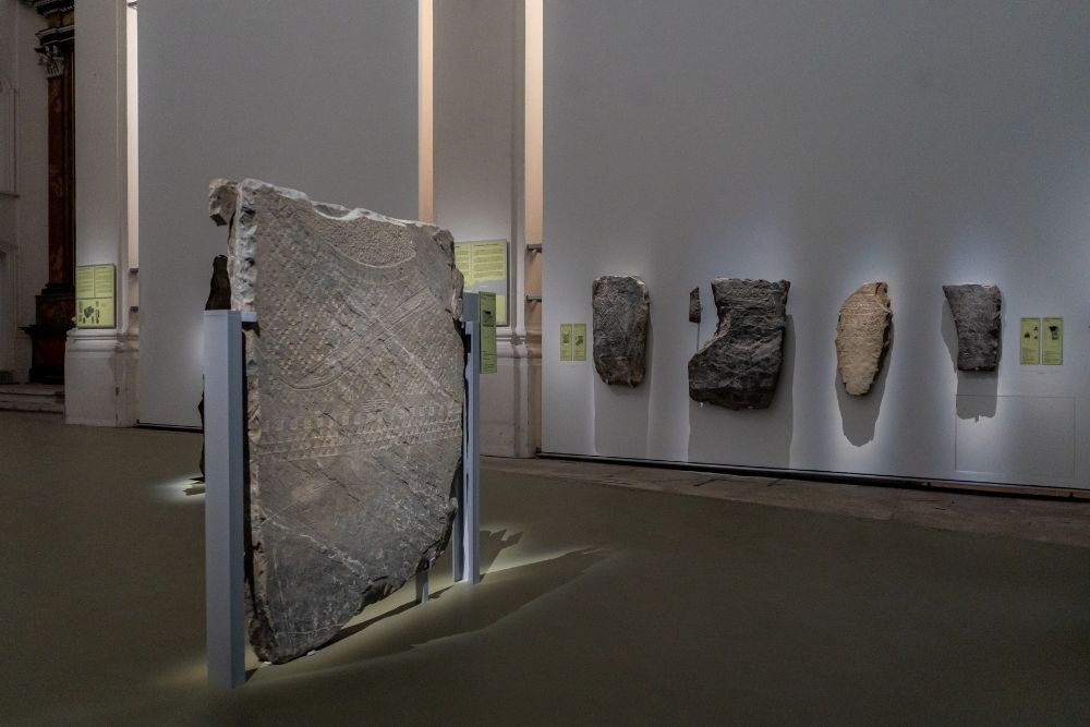 Les stèles anthropomorphes néolithiques de Sion seront exposées dans l’église des Jésuites.