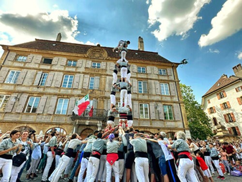 Les Castellers de Barcelone s’apprêtent à ériger leurs châteaux humains à Neuchâtel.