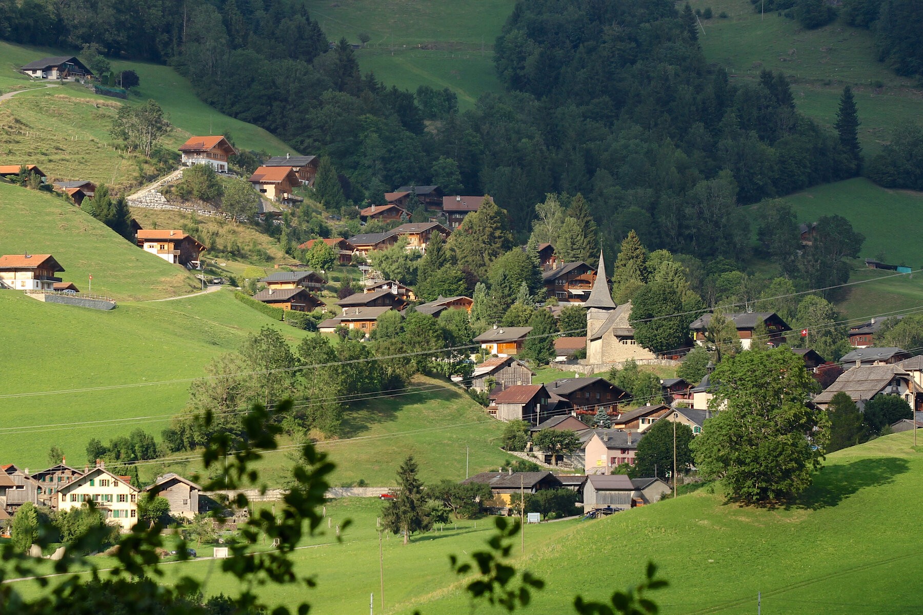 Rossinière: un bijou patrimonial au cœur des Alpes vaudoises.