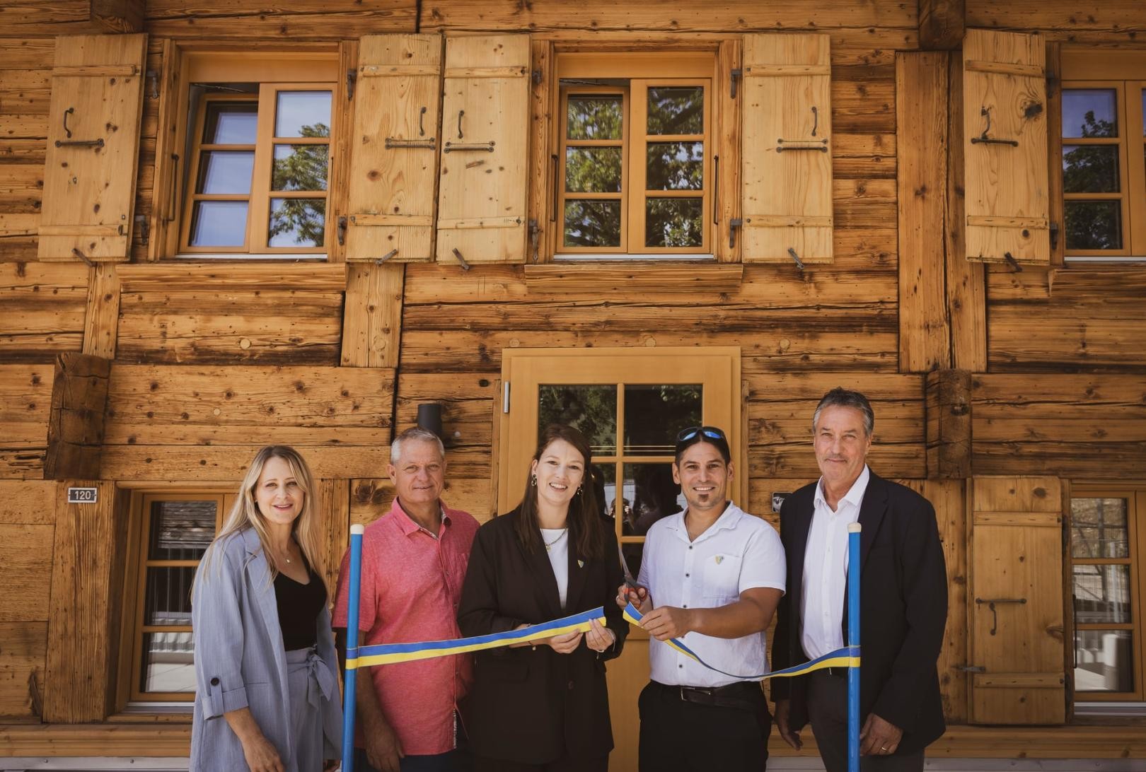 Johann-Saskia Gay, municipale, Patrick Bertschy, municipal, Laurie Willommet, syndique, Pascal Molliat, municipal de Vevey et Pierre -François Mottier, syndic de Chateau-d'Oex.
