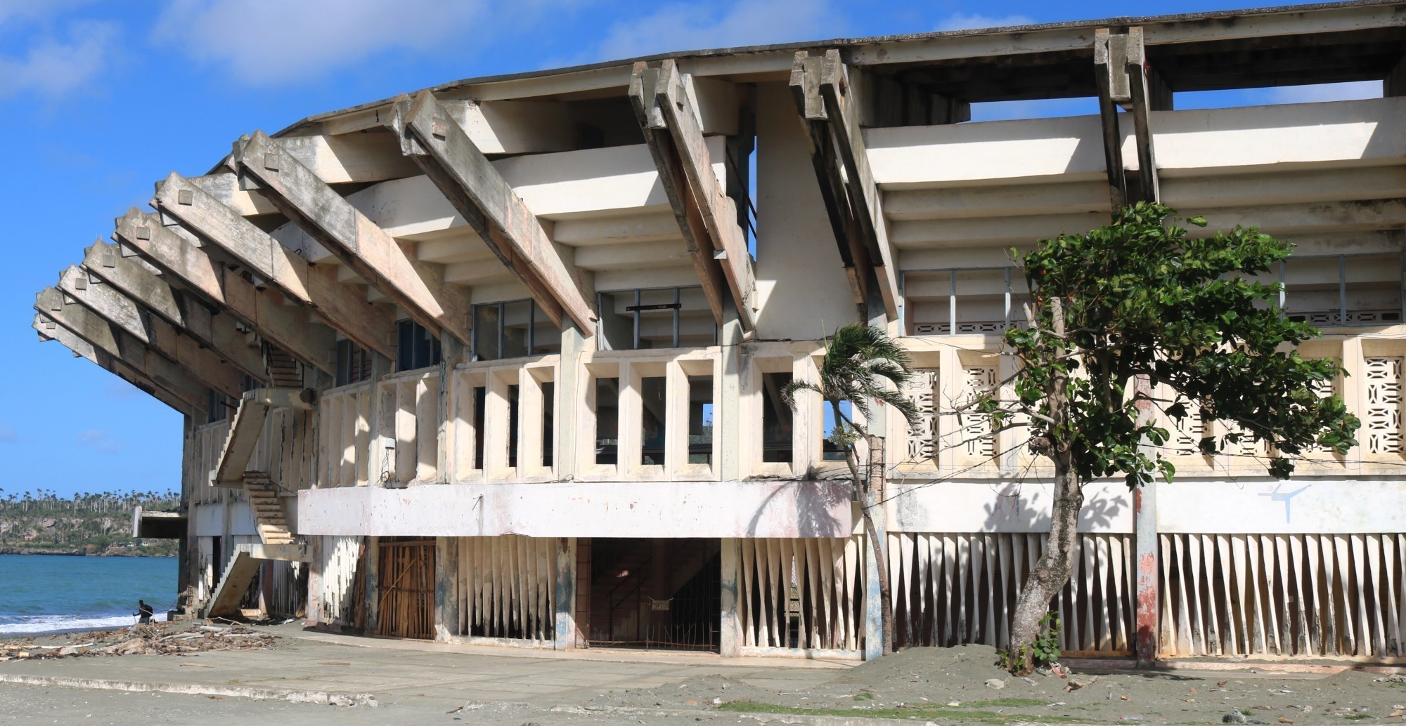 A l'Estadio Manuel Fuentes Borges de Barcoa, à Cuba, la carbonatation a laissé des traces.