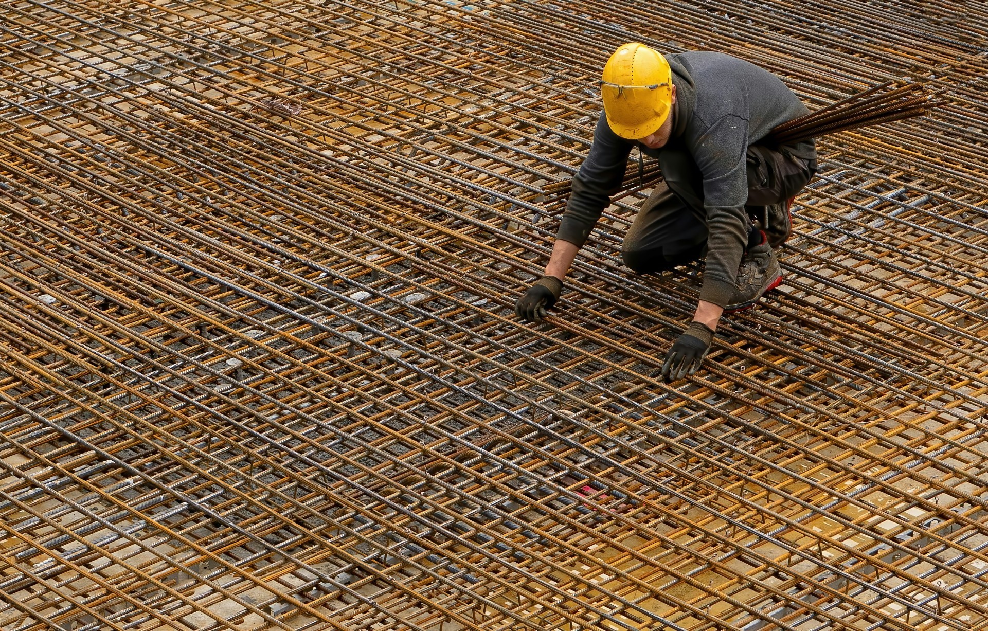Plusieurs acteurs ont demandé, lors de la procédure de consultation, que le champ d’application du projet soit étendu au-delà du ciment pour inclure également l’acier d’armature.