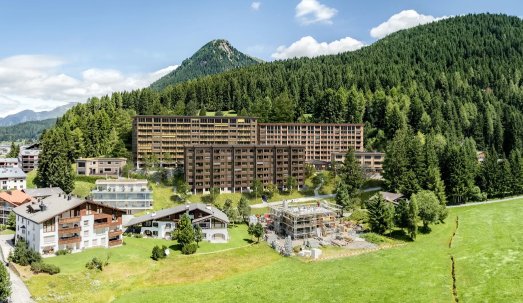 Le futur quartier résidentiel prendra place sur le site de l’ancienne clinique d’altitude de Davos Valbella.